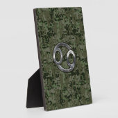 Kankerdiersymbool op Woodland Digital Camo Fotoplaat (Zijkant)