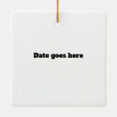 Kankeroverlevende Bell personaliseert datum op rug Keramisch Ornament (Achterkant)