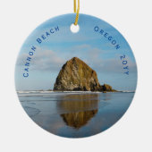 Kannon Beach Dated Kerstmis Keramisch Ornament (Voorkant)