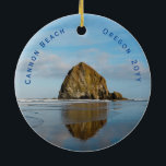 Kannon Beach Dated Kerstmis Keramisch Ornament<br><div class="desc">Kannon Beach Dated Kerstkeramische sieraad. Personaliseer met het Jaar u deze geweldige plaats bezocht.</div>