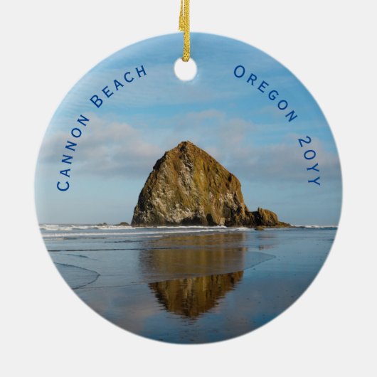 Kannon Beach Dated Kerstmis Keramisch Ornament (Achterkant)