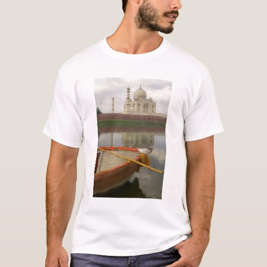 Kano in water met Taj Mahal, Agra, India T-shirt (Voorkant)