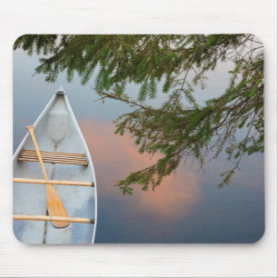 Kano op het meer bij zonsondergang in Canada Muismat