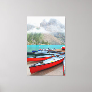 Kanoën bij Moraine Lake Canvas Afdruk