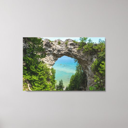 Kanoing op Arch Rock Canvas Afdruk (Voorkant)