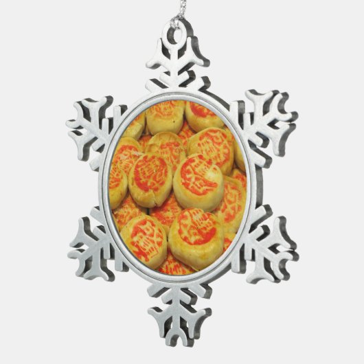 Kanom Pia ข ม ปี๊ ย ะ Tin Sneeuwvlok Ornament (Rechts)