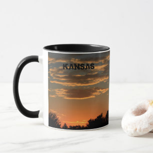 Kansas zonsondergang met kleurrijke wolken. mok