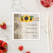 Kant en zonnebloemen op houten bruiloft servetten (Insitu)