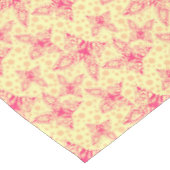 Kant karmozijnrode vlinders op gele stip tafelkleed (Gekanteld)