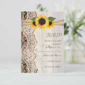 Kant, lint & zonnebloemen op hout bruiloft RSVP (Staand voorkant)
