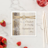 Kant, lintbloem op houten bruiloft servet (Insitu)