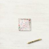 Kant met monogram bloemig roze pastel kersenbloese post-it® notes (Op bureau)