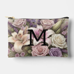 Kant met monogram bloemmotief paarse rozen lavende etui