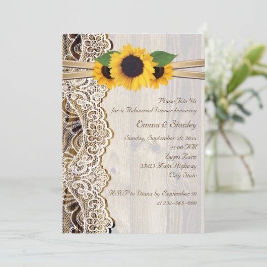 Kant & zonnebloemen op hout bruiloft repetitie din kaart (Staand voorkant)