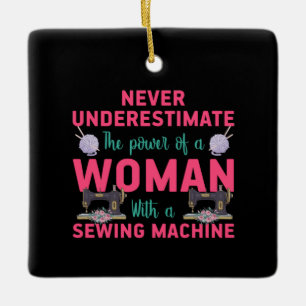 Kantel de kracht van een vrouw met een naaimachine keramisch ornament