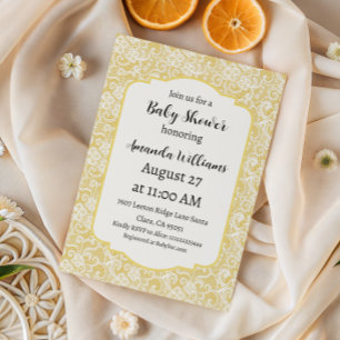 Kanten babyborrel in vintage stijl botergeel kaart