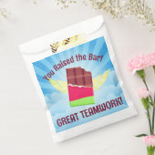 Kantoor behandelt beloningsbeloning werknemer van  bedankzakje (Gezegeld)