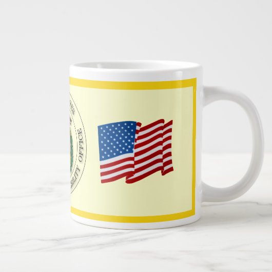 Kantoor inzake verantwoordingsplicht van de overhe grote koffiekop (Rechts)