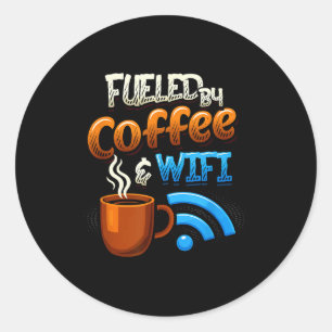 Kantoor Thuis Humor Gedreven Door Koffie En Wifi A Ronde Sticker