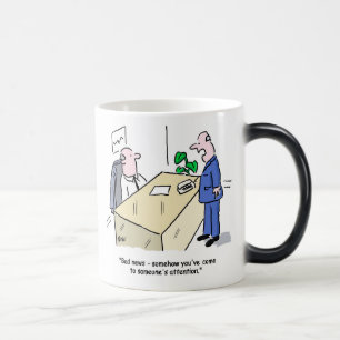 Kantoormedewerker is onder iemands aandacht gekome magische mok