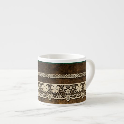 Kantwerk uit grootmoeders tijd espresso kop (Voorkant rechts)