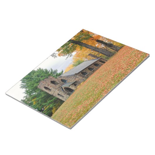 Kapel in herfst notitieblok (Schuin)