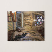 Kapel interieur met altaar en Glas in lood raam Legpuzzel (Horizontaal)