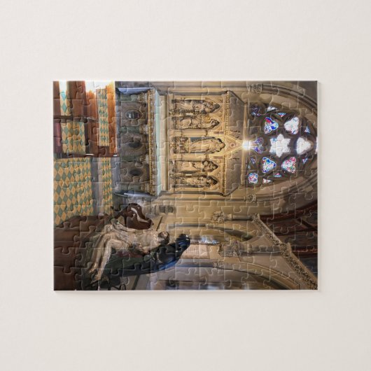 Kapel interieur met altaar en Glas in lood raam Legpuzzel (Horizontaal)