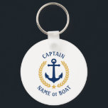 Kapitein Anchor Gold Laurel White Sleutelhanger<br><div class="desc">Een persoonlijke Sleutelhanger met de naam van uw boot, familienaam of andere gewenste tekst en kapitein of een andere rang indien nodig. Met een aangepast nautisch bootanker, gouden laurelbladeren en sterembleem op wit of pas de primaire kleur eenvoudig aan op het huidige thema. Maakt een groot cadeau voor vaders dag,...</div>