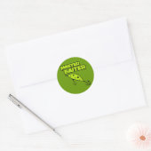 Kapitein Baiter vist zelf Ronde Sticker (Envelop)