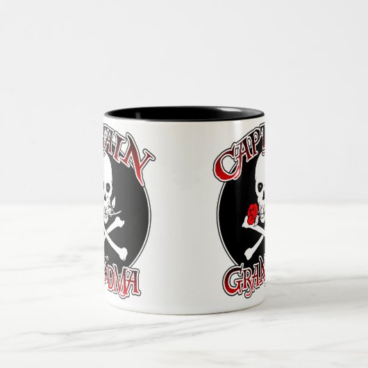 Kapitein Grandma Mok (Center)