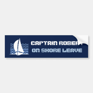 Kapitein (Jouw naam) bij het verlaten van de kust Bumpersticker