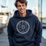 Kapitein naam touw lijst nautisch schip wiel hoodie<br><div class="desc">Navy blue hoodie shirt met een wit,  elegant schip wiel- en touwembleem met de naam van de kapitein en de naam van de boot.</div>