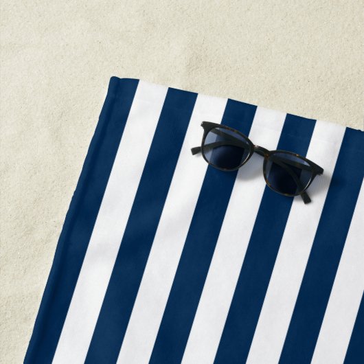 Kapitein Nautical Anchor Rope Navy Blue Stripes Strandlaken (In situ)