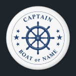 Kapitein Uw Boat Naam schip Scheepswerf Helm Navy  Magneet<br><div class="desc">Stijlvolle ronde koelmagneten met Kapitein of andere titel,  uw persoonlijke bootnaam of andere gewenste tekst en een aangepast wiel - helm in blauw voor de marine op wit of kies achtergrondkleuren die overeenkomen met uw decor. Maakt een groot uniek geschenk.</div>