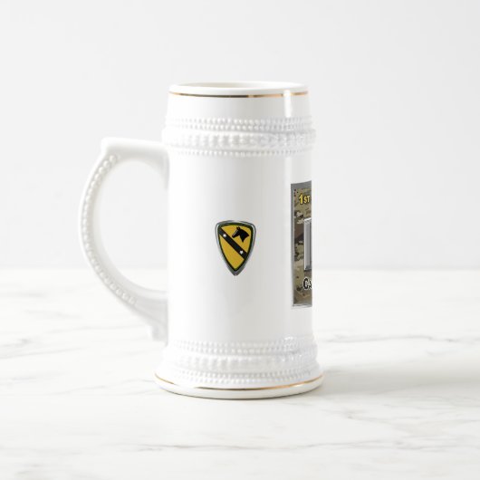 Kapitein van de afdeling Cavalry Bierpul (Links)