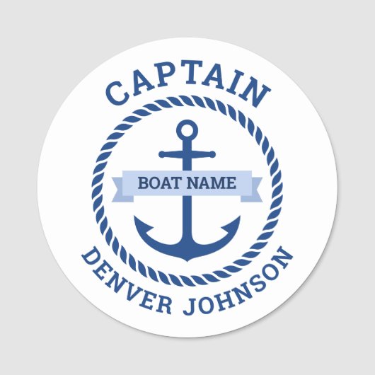 Kapitein verankert de naam van de grenzingsboot op naamplaatje (Voorkant)
