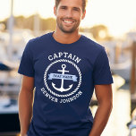 Kapitein verankert de naam van de grenzingsboot op t-shirt<br><div class="desc">Navelblauw T-shirt met een wit nautisch anker omringd door een touwgrens. Over het anker is een lichtblauw lintje met de naam van je boot. Voeg bijvoorbeeld de titel aan de bovenkant en een aangepaste naam aan de onderkant toe.</div>