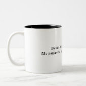 Kapitein, voor de hand ligt tweekleurige koffiemok (Links)