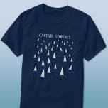 Kapitein voor zeilboten - Speciaal T-Shirt<br><div class="desc">Zeilboten rennen op een mousserend zee. Een leuk nautisch ontwerp voor iedereen die graag zeilt. Originele kunst van Nic Squirrell. Verander de naam om aan te passen.</div>