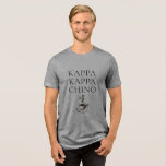 Kappa Kappa Chino Funny Coffee Lover<br><div class="desc">Een grappig t-shirt voor koffieliefhebbers,  dit ontwerp heeft een spin op een broederschap naam met KAPPA CHINO tekst en een stomende hete kop cappuccino onder de tekst. Veel kleuren en shirt variëteiten zijn beschikbaar in dit ontwerp. Kies de stijl die je voorkeur heeft.</div>