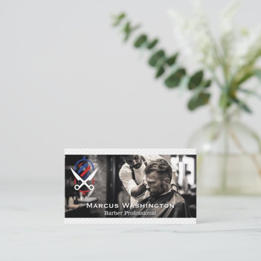 Kapper knippen van haar in de kapperszaak visitekaartje (Staand voorkant)