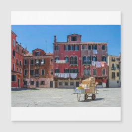 Kar met dozen in Venetië