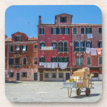 Kar met dozen in Venetië