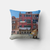 Kar met dozen in Venetië Kussen (Voorkant)