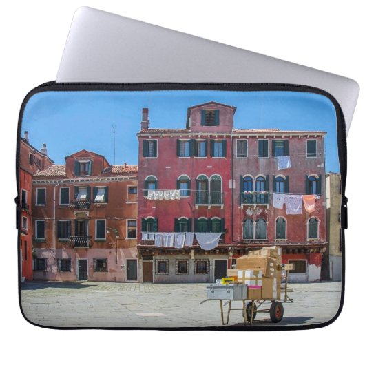 Kar met dozen in Venetië Laptop Sleeve (Voorkant)