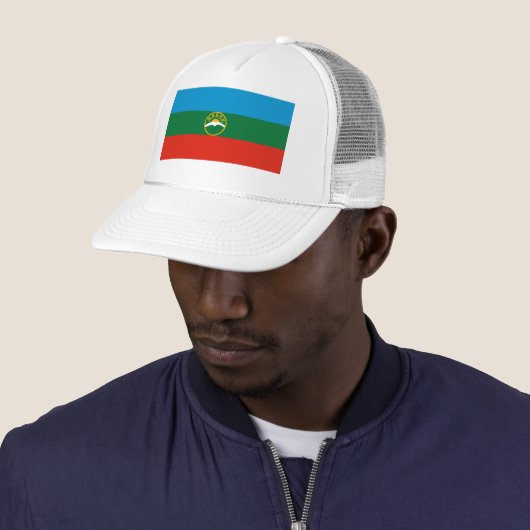 Karachay Cherkessia-vlag Trucker Pet (In situ)