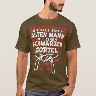 Karate Alten Mann mit Schwarzen Grtel Karatetraine T-shirt