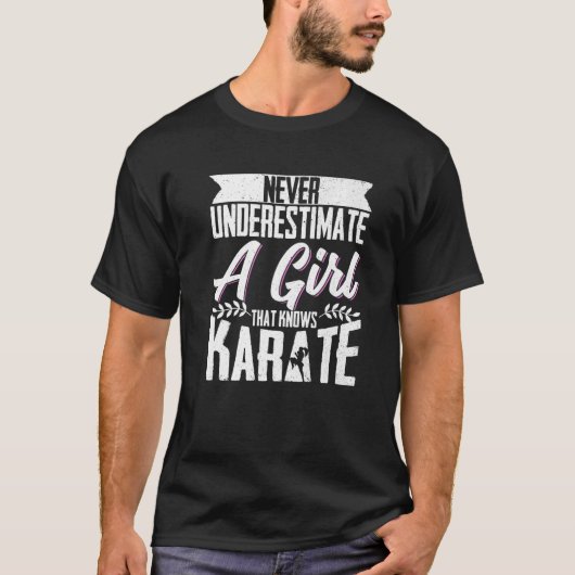 Karate Black Belt Gi Uniform onderschat nooit A T-shirt (Voorkant)