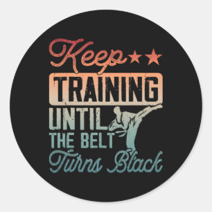 Karate blijft trainen tot de riem zwart wordt ronde sticker